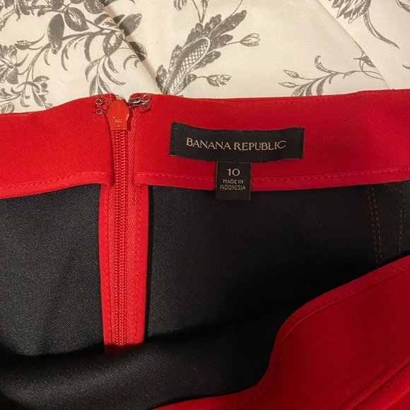 Fun scallop edge skirt from banana republic - Picture 2 of 6